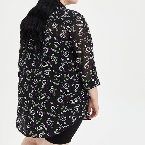 Torrid 00 (size 10) Beetlejuice Movie Sandworm Button Down‎ Chiffon Tunic Top - Picture 5 of 5